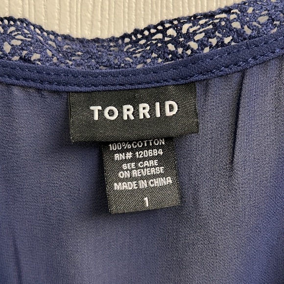 Torrid 1x  Floral Chiffon Button Top
Womens Navy Blue
Sheer Embroidered - Picture 3 of 6